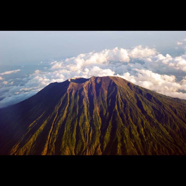Mount Agung
Over the Top - © Flickr user Jeffrey Manzini