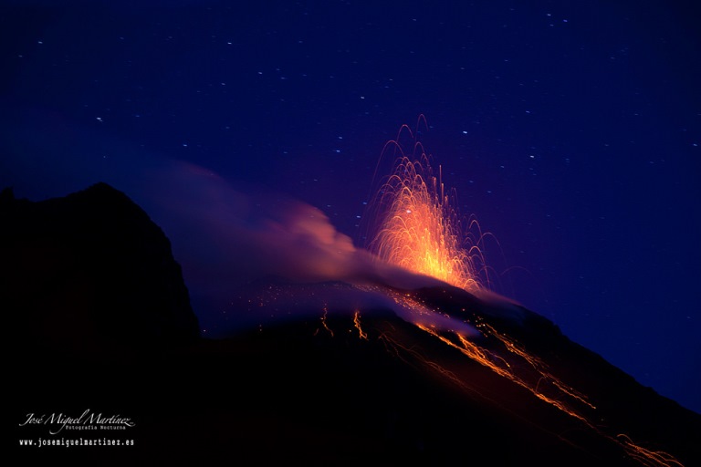 Italy Aeolian Islands, Stromboli, Nighttime eruptions of Stromboli , Walkopedia