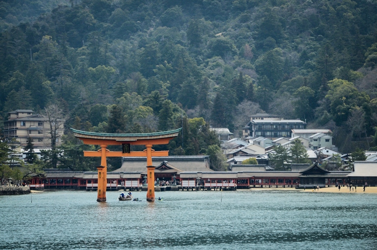 Japan Chugoku, Miya-Jima, Itsukushima , Walkopedia