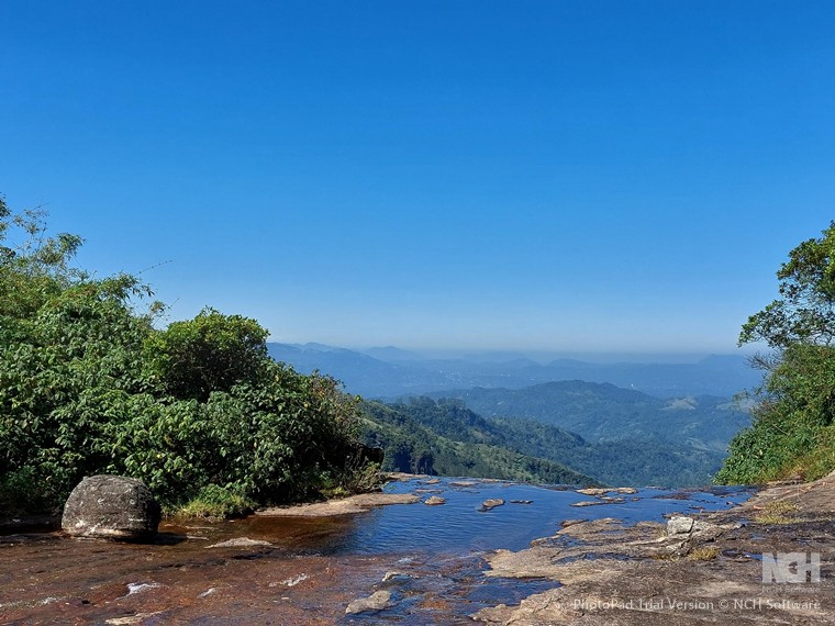 Five waterfalls, the Knuckles
From Waterfall top - © Wiliam Mackesy Five waterfalls, the Knuckles
From Waterfall top - © Wiliam Mackesy