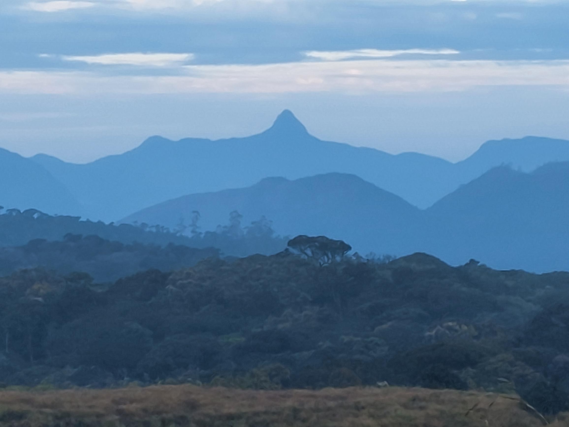 Sri Lanka Central Highlands,  Horton Plains and World's End, Long View from start, Walkopedia